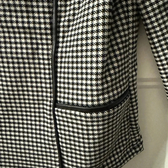 Like New White House Black Market Houndstooth Jacket - Picture 3 of 4